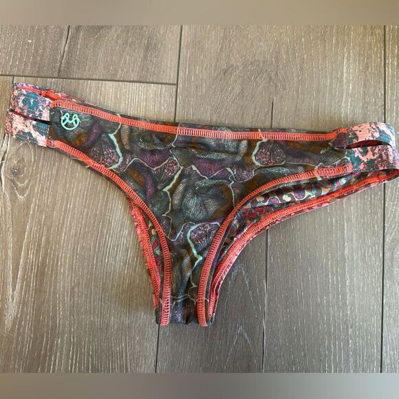 Maaji | California Bay Hipster Reversible Cheeky Bikini Bottom - Picture 10 of 10